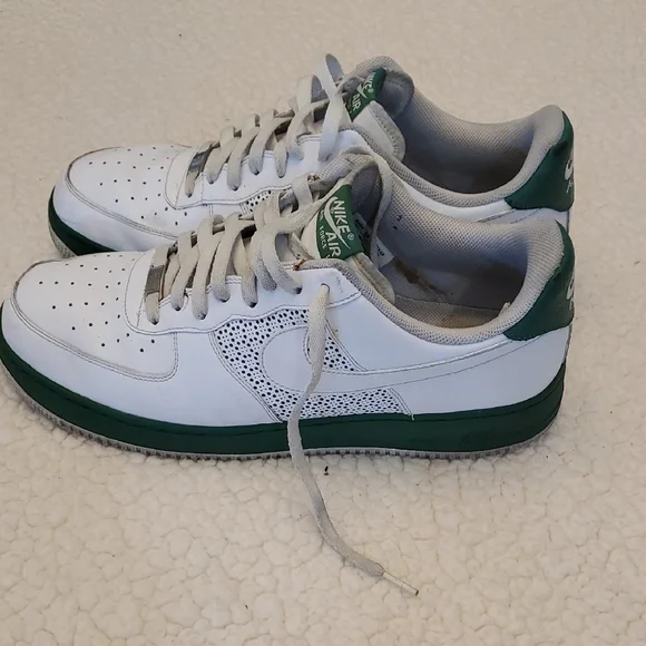 Nike Air Force 1 White with Green Highlights - Picture 2 of 4